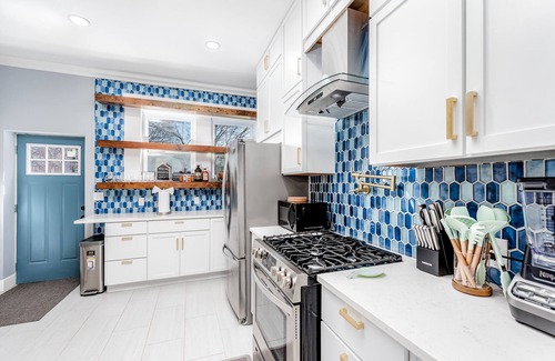 Benton Park West House | Home w/King Beds - Large Garage sleeps 10 by StayStLouis