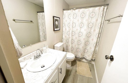 Leo-Cedarville House | Home w/Master King Suite And Garage