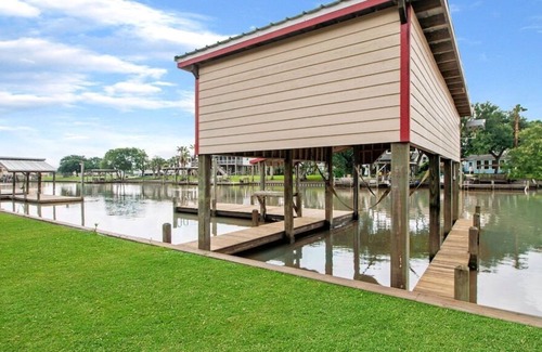 Cedar Lane House | Home w/ Private Fishing Pier/lift, Screen Porch