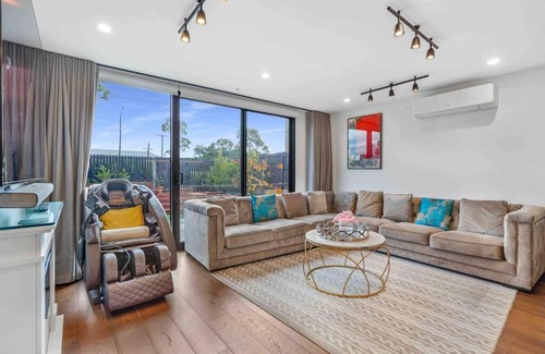 Chadstone Apartment | Home*walking Chadstone shopping centre