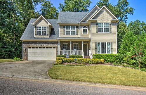 Dahlonega House | Home with Deck about 7 Mi to Downtown Dahlonega!