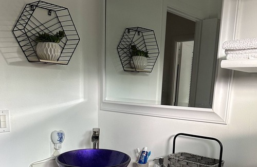 Portlock House | Home with private dock right in the marina