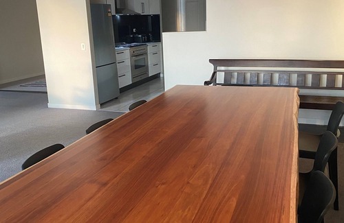 East Jindabyne House | Home with stunning Snowy mountains and Jindabyne lake views