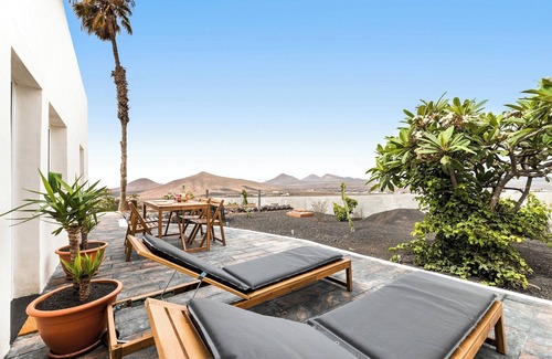 Nazaret Apartment | Home2Book Cozy Terrace House with Volcano Views