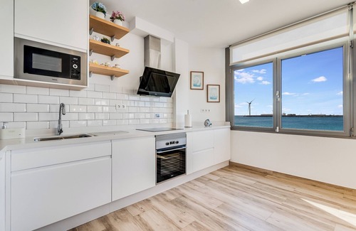 Playa de Arinaga Apartment | Home2Book Seafront Haven with Views, Arinaga