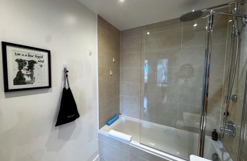 Cambridge Apartment | Home2home - Mill Park