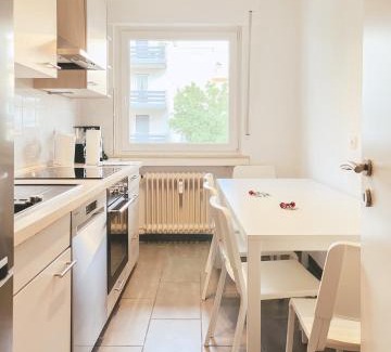 Rhein-Erft-Kreis District Apartment | Home4Now BM02 Monteursunterkunft in Bergheim I 2 Schlafzimmer für 5 Personen I Küche I SmartTV I WiFi I Parkplatz
