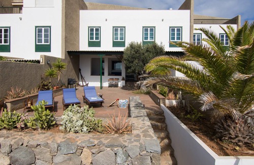 Poris de Abona Villa | HomeForGuest "HereComesTheSun" Big House, Beachfront, Sauna,BBQ
