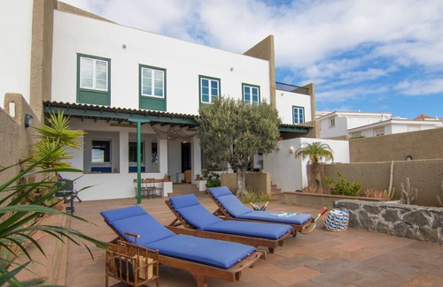 Poris de Abona Villa | HomeForGuest "HereComesTheSun" Big House, Beachfront, Sauna,BBQ