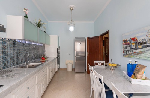Casco Historico de Arucas Apartment | HomeForGuest NEW Duplex with Rooftop next to Arucas Cathedral