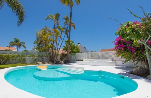 Pasito Blanco Villa | HomeForGuest Villa in Pasito Blanco with pool and garden
