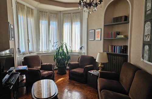 Milan Apartment | HomeGallery: modern art in a typical Milanese apartment Loreto area.