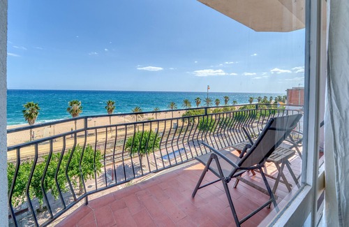 Canet de Mar Apartment | HomeHolidaysRentals Palm Beach - Costa Barcelon