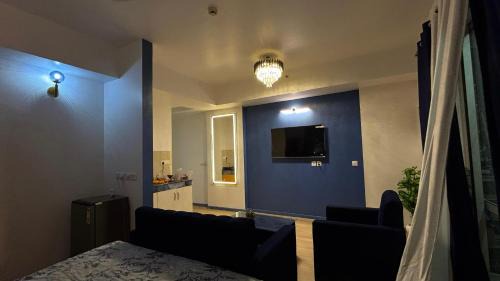 Gomti Nagar Apartment | HomeiiHood stay