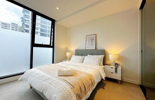 Melbourne Apartment | Homelike 2B Apt Next to Grand Prix with Free Parking