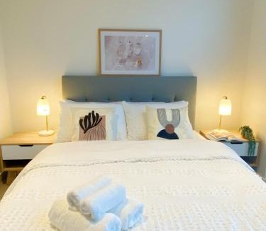 Melbourne Apartment | Homelike 2B Apt Next to Grand Prix with Free Parking