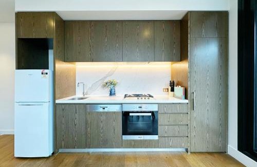 Melbourne Apartment | Homelike 2B Apt Next to Grand Prix with Free Parking