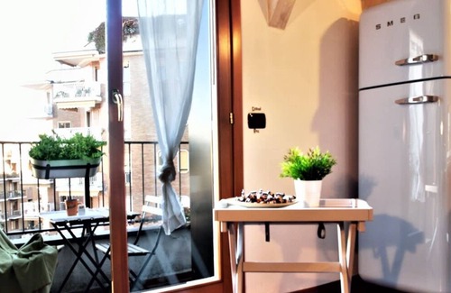 Milan Centre Apartment | HomeLovers Città Studi Flat with Terrace