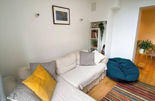 Kilburn Apartment | Homely 2 BDR Flat Patio Near Maida Vale
