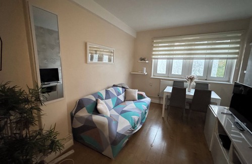 South Bermondsey Apartment | Homely 2BD Flat in the Heart of Bermondsey