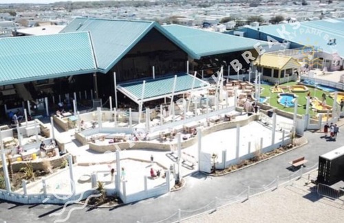 Selsey House | Homely 3 bed (Sleeps 8) *PET FREE* @ Seal Bay Resort