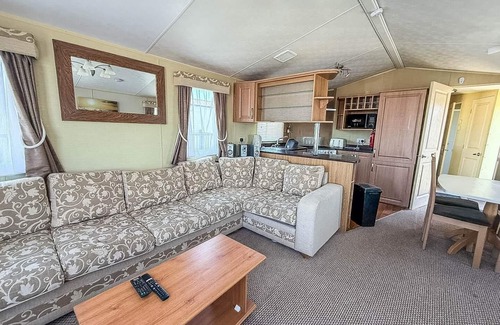 Walton on the Naze House | Homely 8 berth caravan near to the beach in Walton-on-the-Naze ref 17157P