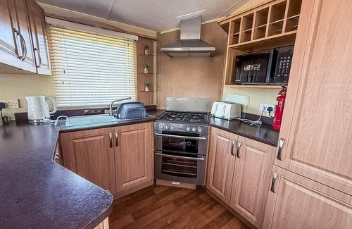 Walton on the Naze House | Homely 8 berth caravan near to the beach in Walton-on-the-Naze ref 17157P