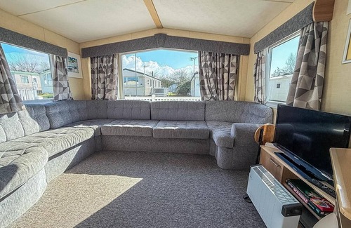 Hunstanton House | Homely 8 berth caravan at Manor Park, near Hunstanton Beach ref 23004B