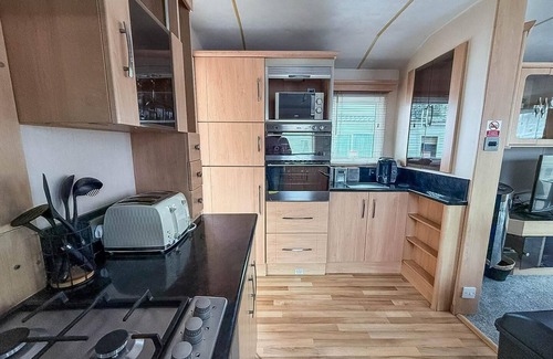 Skegness House | Homely 8 berth caravan at Southview Holiday Park near Skegness ref 33003M