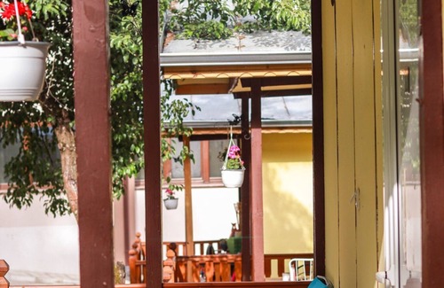 Kamena House | Homely bungalow fro 2 or 3 persons