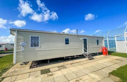 Great Yarmouth Hotel | Homely Caravan At California Cliffs In Norfolk, Near To Scratby Beach Ref 50001E