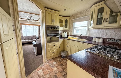 Skegness House | Homely caravan, only a short drive to Skegness Beach ref 64011D