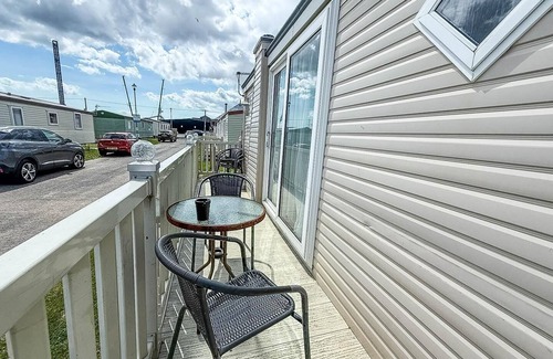 Skegness House | Homely caravan, only a short drive to Skegness Beach ref 64011D