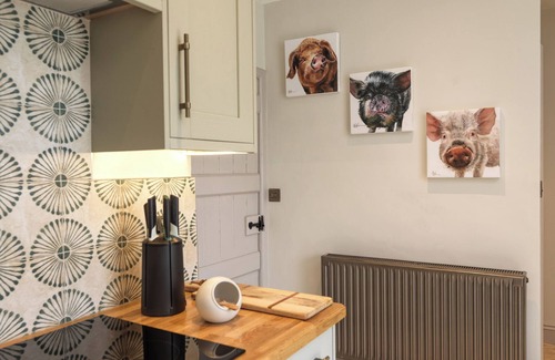 New Forest District House | Homely Cottage near Paultons Park with hot tub