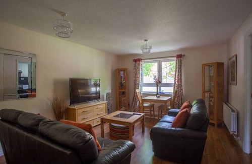 East End Apartment | Homely Flat close to Centre with Free Parking!