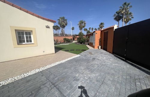 San Miguel de Abona Villa | Homely luxury villa within private gardens. Great for golfers-