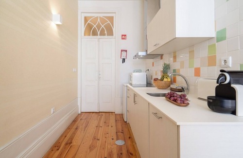 Lordelo do Ouro e Massarelos Apartment | Homely Noble Flat at Palácio de Cristal