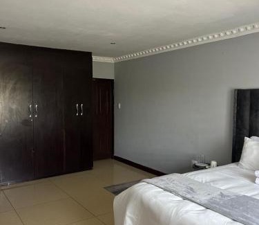 Greater Johannesburg Metropolitan Area House | Homely Palace Guesthouse