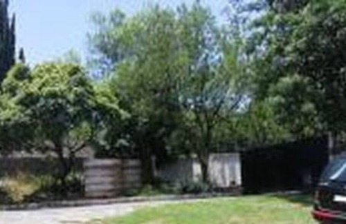 Greater Johannesburg Metropolitan Area House | Homely, quiet neighbourhood close to shopping centre, Sandton and Rosebank.
