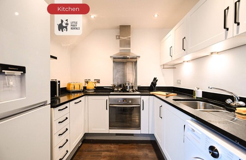 Cranfield Apartment | Homely & Spacious Flat w/Balcony & Fast Wi-Fi