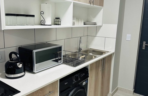 Kempton Park Apartment | Homely Stay 2-bedroom Apartment Next To OR Tambo Airport