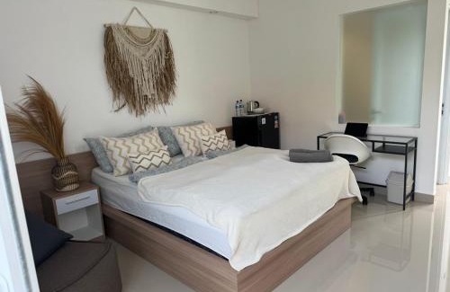 Seminyak Apartment | HomelyBali, Cozy studio in Rajapala!