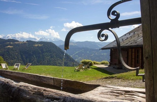 Saint-Nicolas-la-Chapelle Ski Chalet | Homerez - Chalet for 8 ppl. with garden and terrace at Saint-Nicolas-la-Chapelle