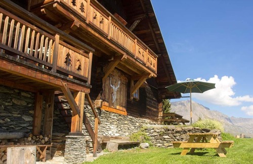 Saint-Nicolas-la-Chapelle Ski Chalet | Homerez - Chalet for 8 ppl. with garden and terrace at Saint-Nicolas-la-Chapelle