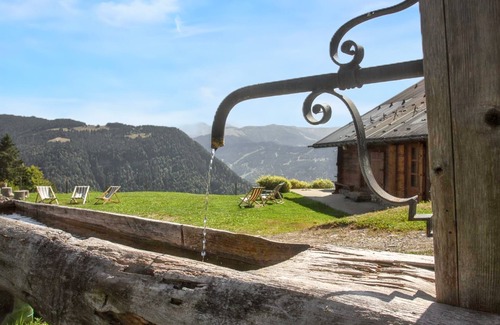 Saint-Nicolas-la-Chapelle Ski Chalet | Homerez - Chalet in Saint-Nicolas-la-Chapelle