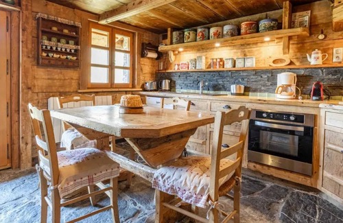 Saint-Nicolas-la-Chapelle Ski Chalet | Homerez - Chalet in Saint-Nicolas-la-Chapelle