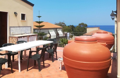 Marina di Caronia House | Homerez - 200 m away from the beach! Nice house for 4 ppl. at Marina di Caronia