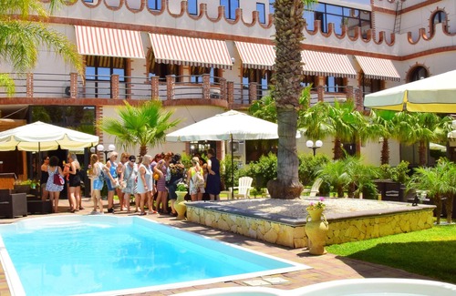 San Giorgio-Librino-San Giuseppe la Rena-Zia Lisa-Villaggio Sant'Agata Apartment | Homerez - 50 m away from the beach! Appartement for 3 ppl. with shared pool
