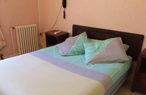 Neris-les-Bains Apartment | Homerez - Amazing studio for 2 ppl. with garden at Néris-les-Bains