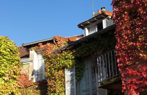 Neris-les-Bains Apartment | Homerez - Amazing studio for 2 ppl. with garden at Néris-les-Bains